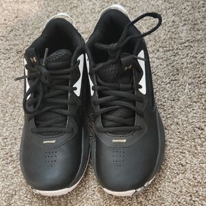 Under Armour Black and White Sneakers with Breathable Design!